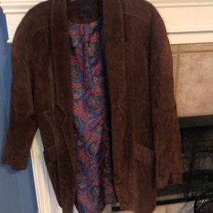Cayenne deep brown suede coat size small bright colored lining‎ 2 pockets front